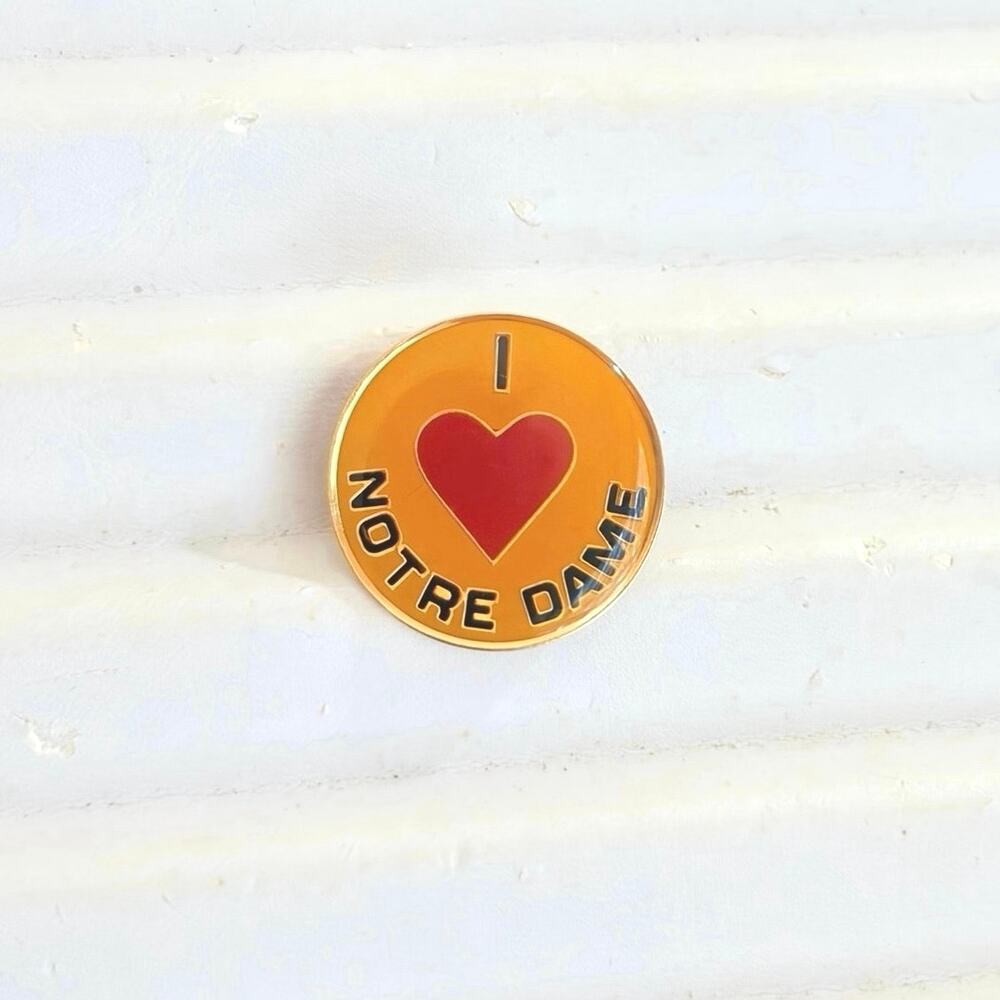 Vtg I Heart Love Notre Dame Fighting Irish Lapel Pin Badge Memorabilia Pin-Back